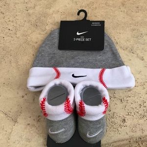 Nike two piece infant set